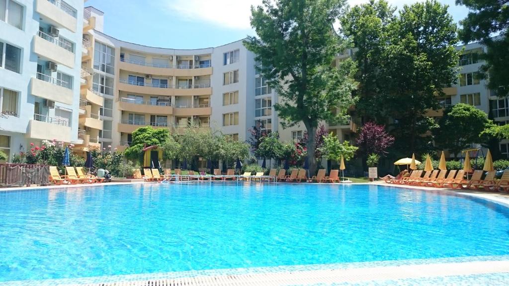 Bazén v ubytování Yassen Holiday Village nebo v jeho okolí