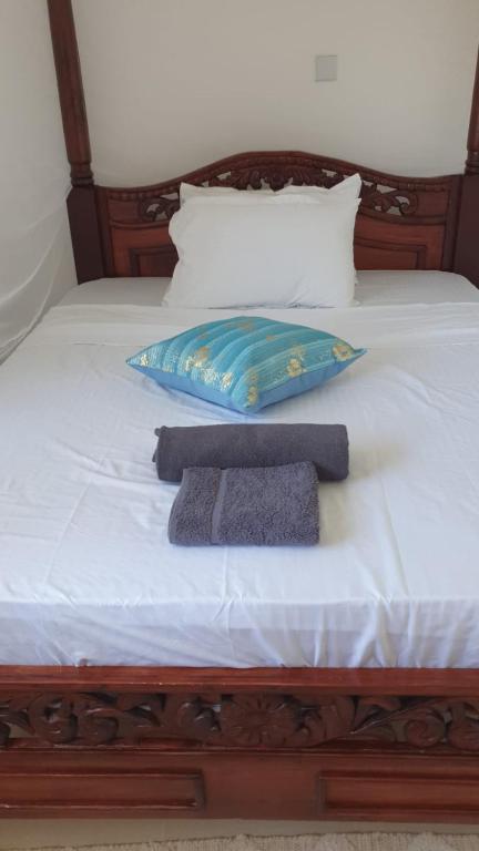 Postel nebo postele na pokoji v ubytování Diani Hideaway Beach Villa, private pool, air conditioning and WiFi