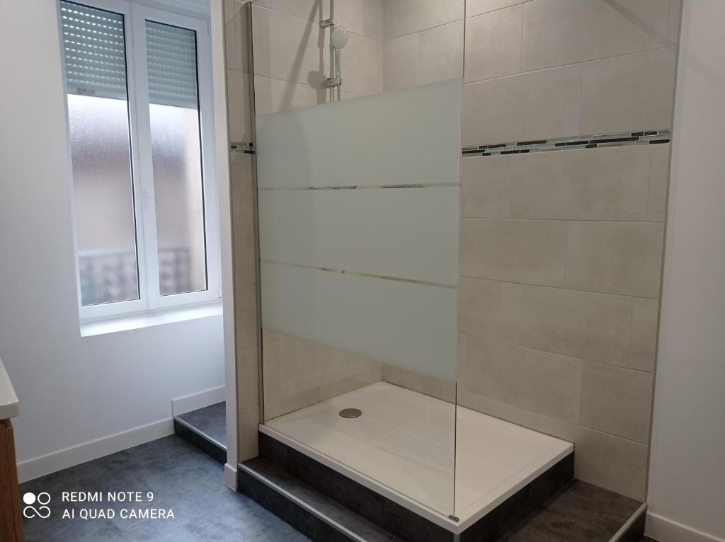 Ένα μπάνιο στο Ravissant Studio