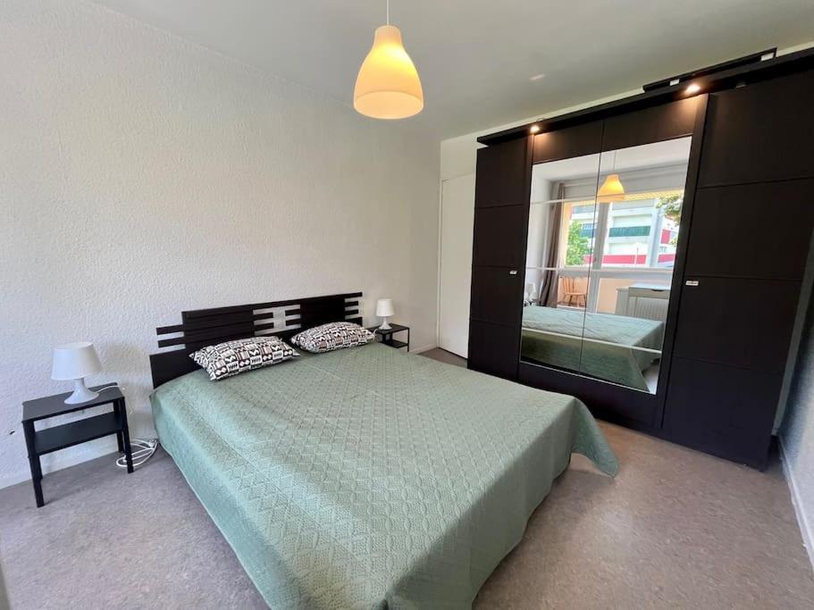 a bedroom with a bed and a large window at Lumineux F2 / Pkg gratuit / proche A31 in Metz