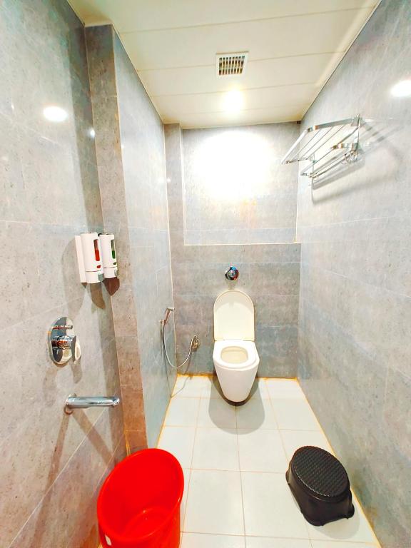 Neelkanth Hotel的一间浴室