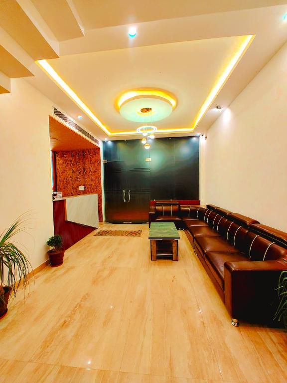 Neelkanth Hotel的休息区