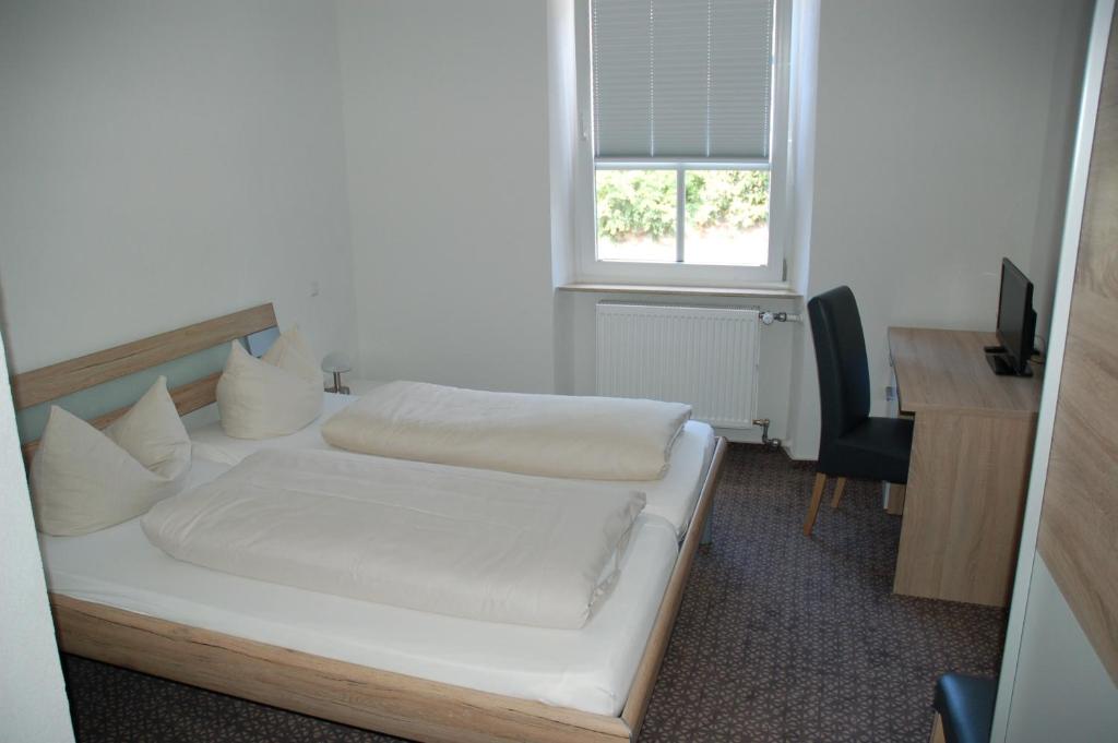 Hotel Kurfürst Garni - Triple Room