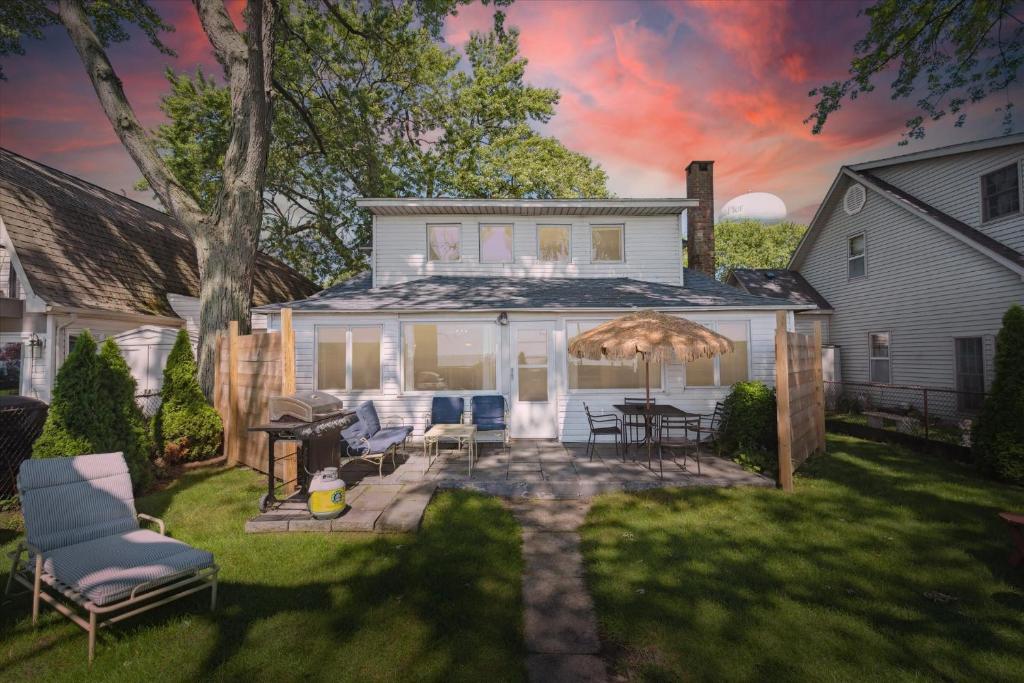 Lakefront Family Home/Golf Cart/Beach, Luna Pier (updated prices 2024)