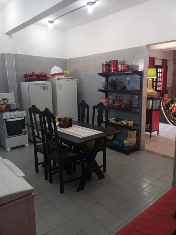 Kuchyň nebo kuchyňský kout v ubytování Pousada e Hostel Lua de Tomate