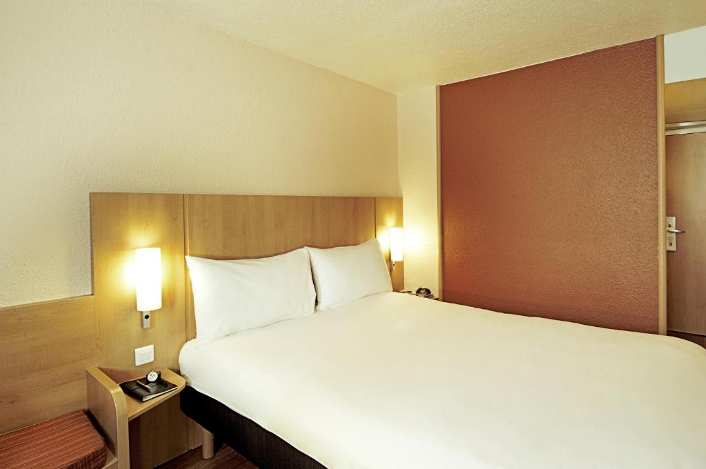 ibis Marseille Centre Gare Saint Charles - Two Adjacent Double Rooms (non Connecting)
