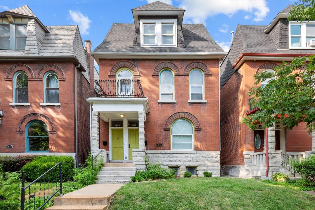 Cozy Family Getaway JZ Vacation Rentals, Soulard (updated prices 2024)