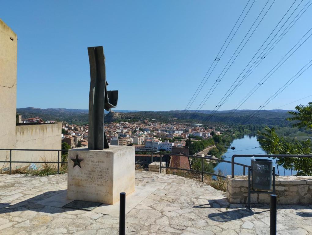 a statue on top of a building with a view of a city at Apartamentos Canana de Vega in Flix