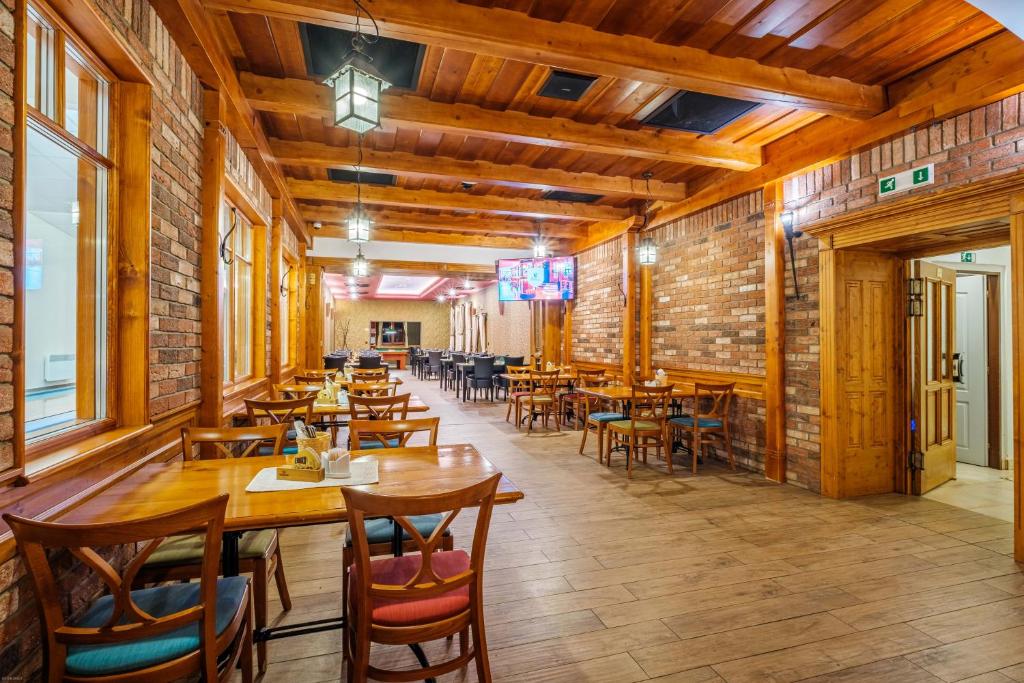 Restauracja lub miejsce do jedzenia w obiekcie Hotel Orličan