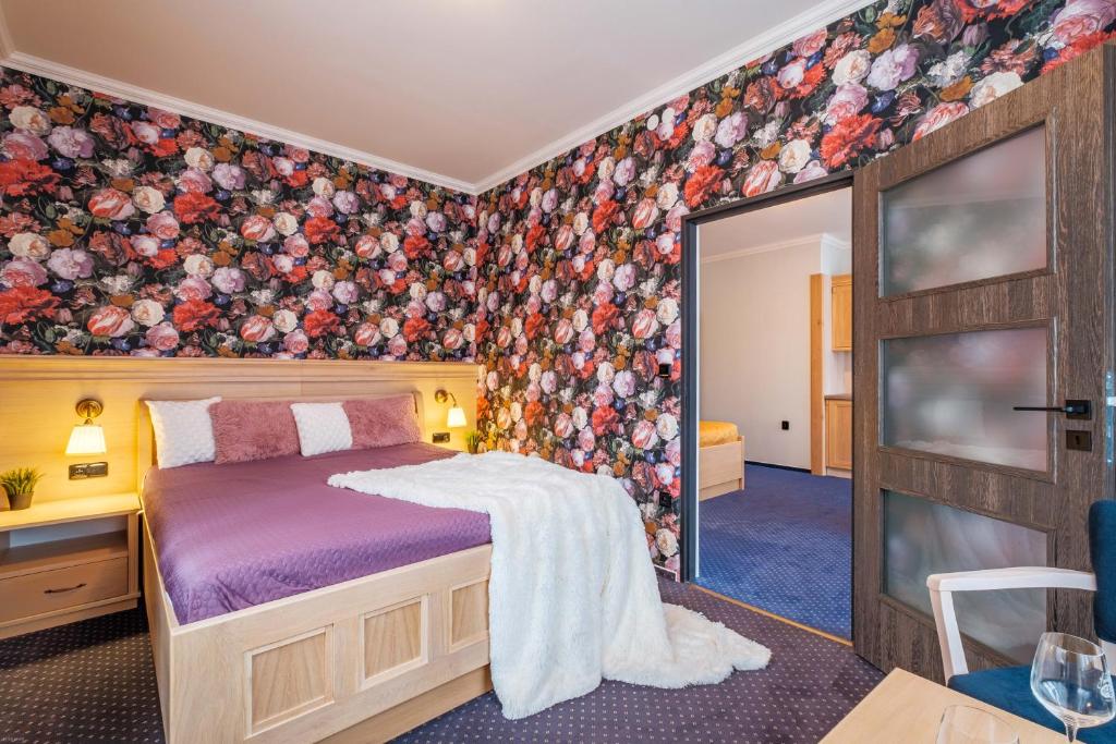 Łóżko lub łóżka w pokoju w obiekcie Hotel Orličan