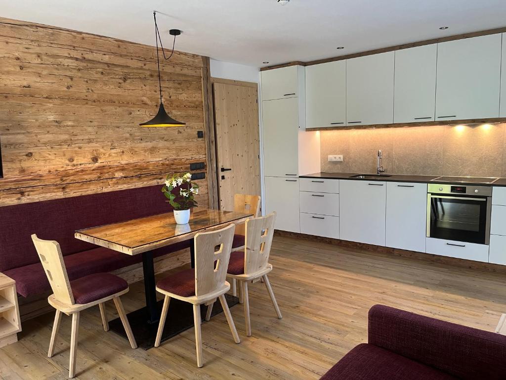 Kuchnia lub aneks kuchenny w obiekcie Apartment Pichlerhof