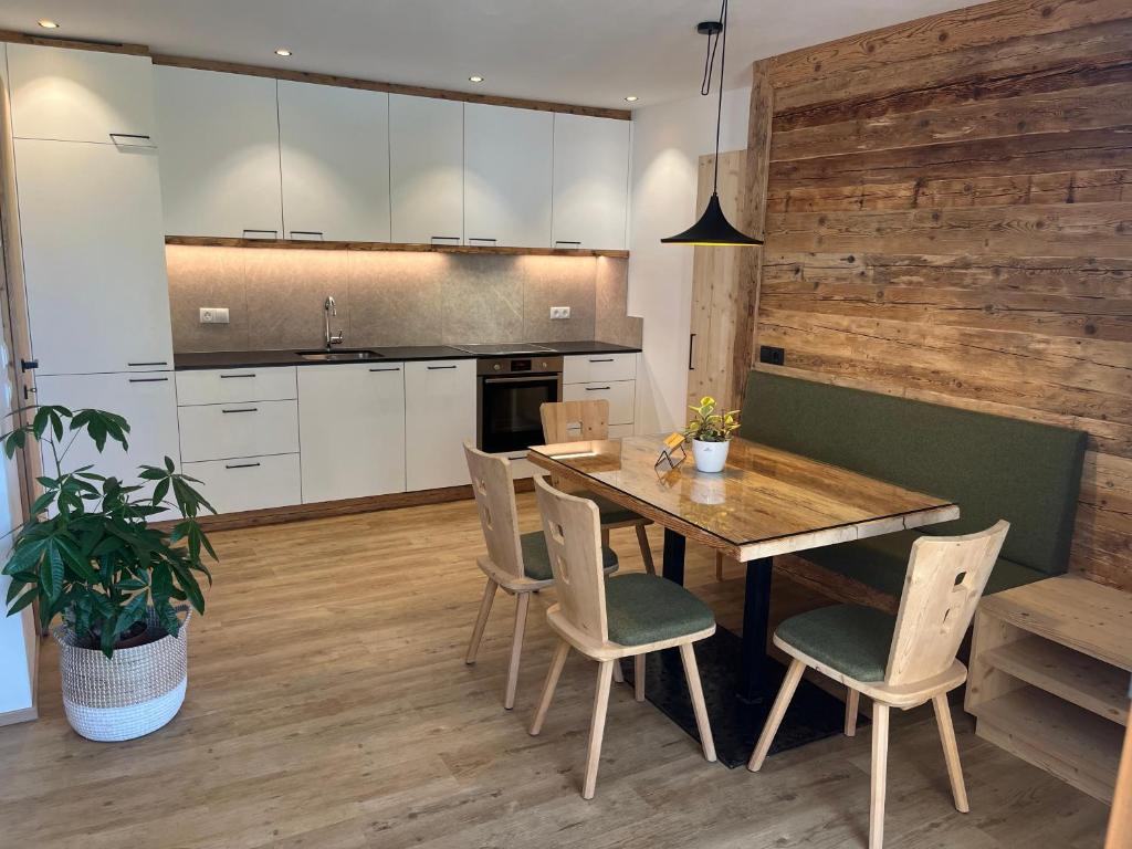 Kuchnia lub aneks kuchenny w obiekcie Apartment Pichlerhof