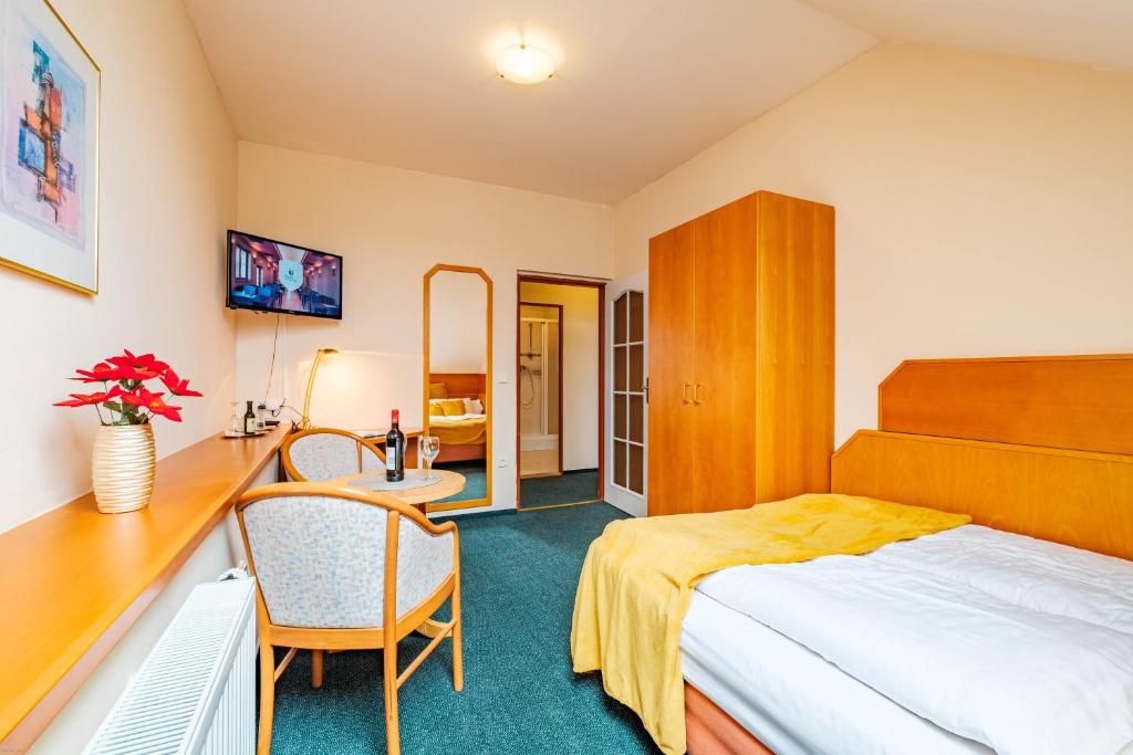 Hotel Orličan - Triple Room With Private Bathroom