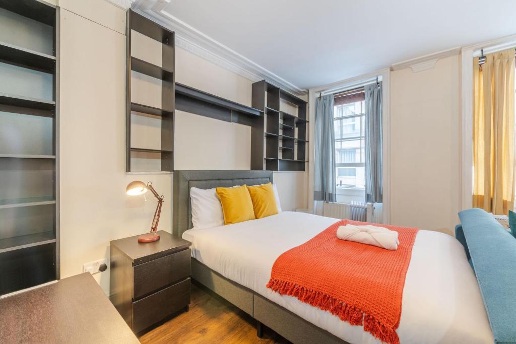 Private Flats in 17th Century Townhouse, Trafalgar Square, Embankment, Waterloo, London (updated