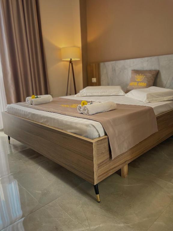 Posteľ alebo postele v izbe v ubytovaní Hotel Arda Velipoje