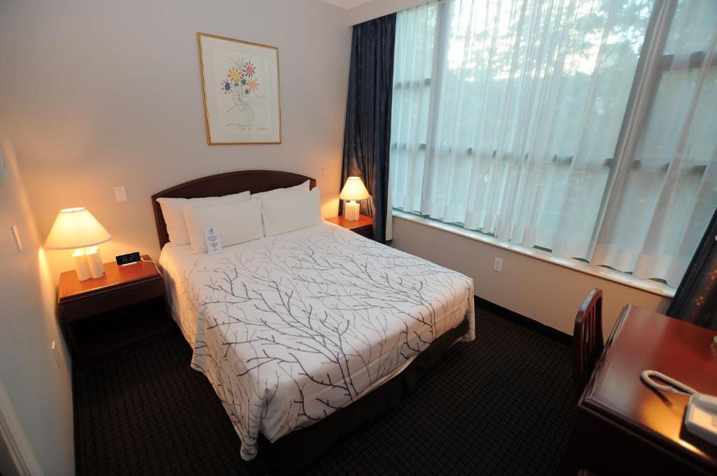 Rosedale on Robson Suite Hotel - Resim 44