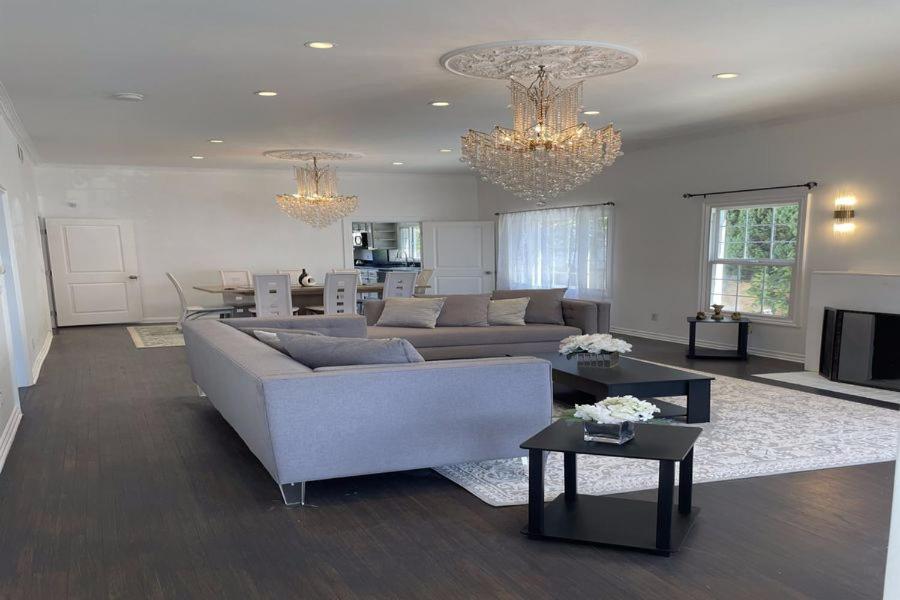 a living room with a couch and a table at Stylish Getaway Stay In Beverly Hills in Los Angeles