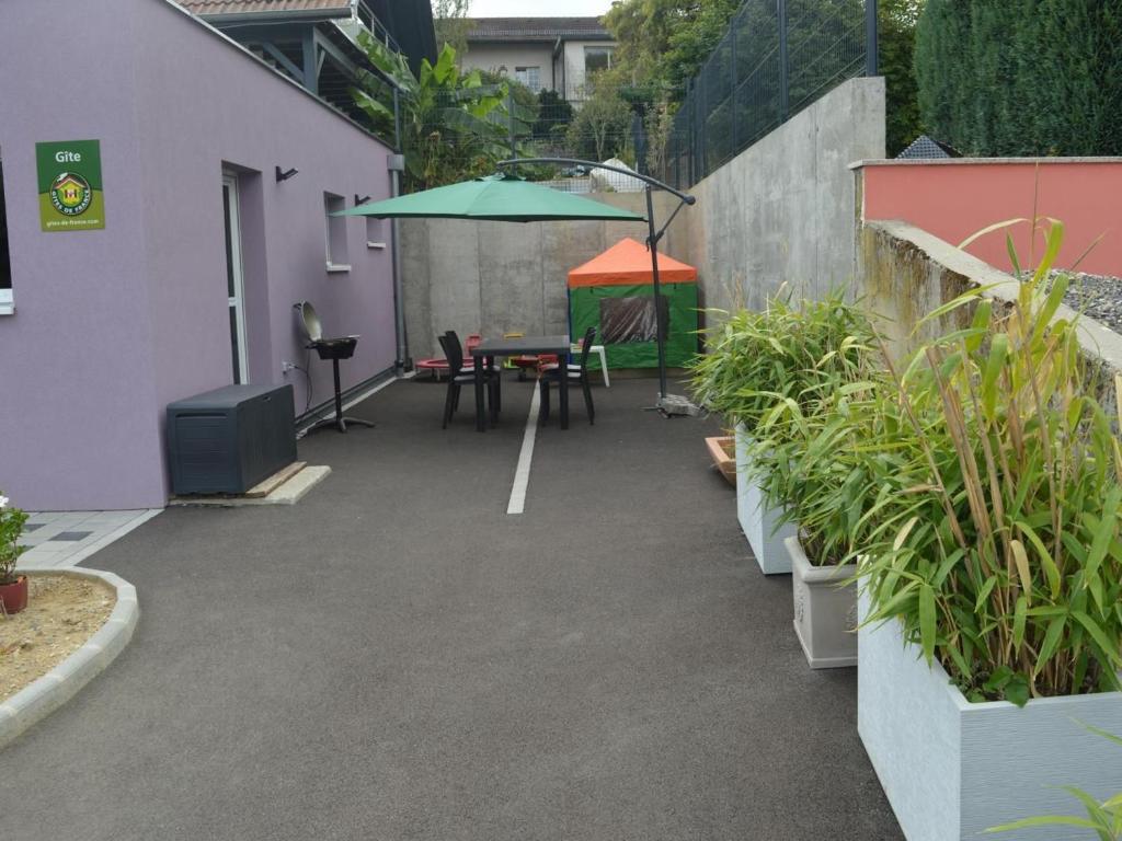 Gîte familial tout confort à Altkirch - Terrasse, jardin, parking, proche pistes cyclables et randos - FR-1-744-5 – photo 10