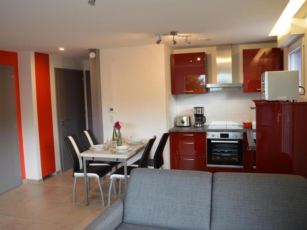 Gîte familial tout confort à Altkirch - Terrasse, jardin, parking, proche pistes cyclables et randos - FR-1-744-5 – photo 12