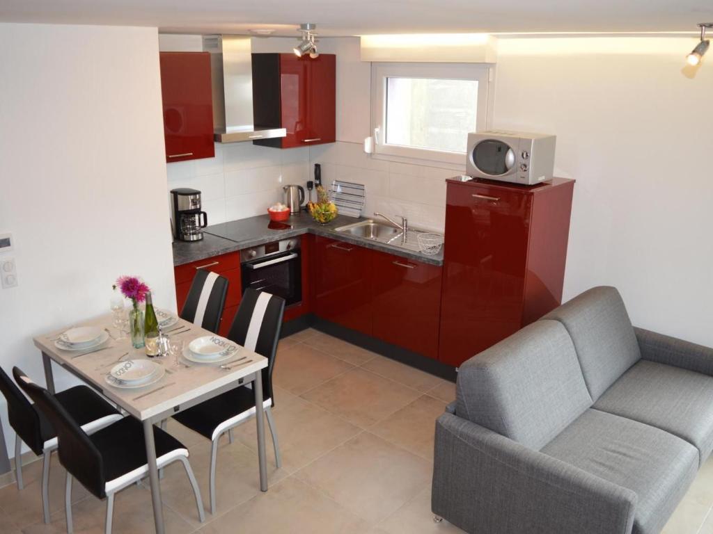 Gîte familial tout confort à Altkirch - Terrasse, jardin, parking, proche pistes cyclables et randos - FR-1-744-5 – photo 4