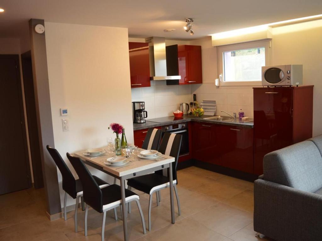 Gîte familial tout confort à Altkirch - Terrasse, jardin, parking, proche pistes cyclables et randos - FR-1-744-5 – photo 17