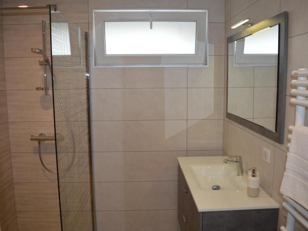 Gîte familial tout confort à Altkirch - Terrasse, jardin, parking, proche pistes cyclables et randos - FR-1-744-5 – photo 3
