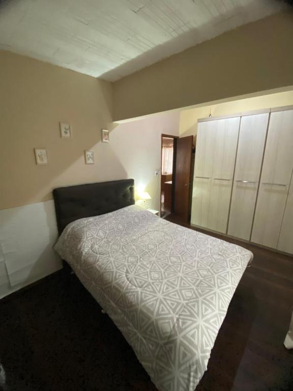 a bedroom with a large bed and a closet at Casa agradável com lareira in Chuí
