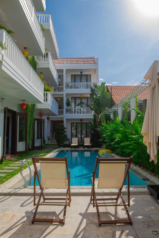 Bazén v ubytování Hilary Boutique Villa Hội An nebo v jeho okolí