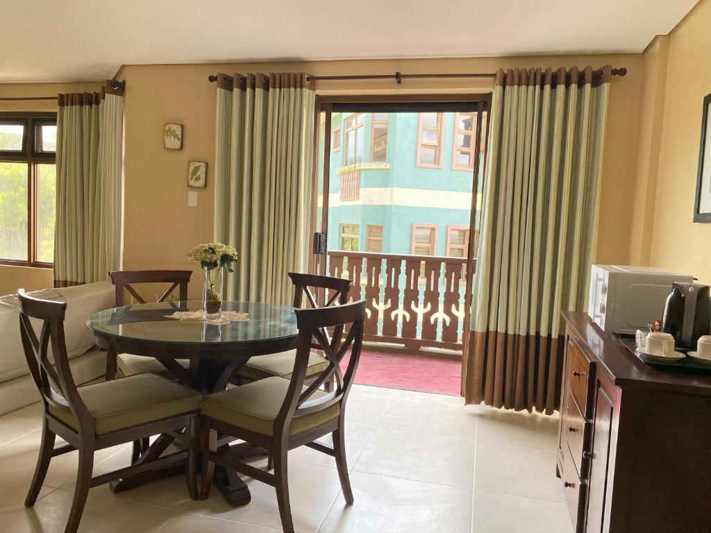 Posezení v ubytování Crosswinds Resort One Bedroom Condo Suite