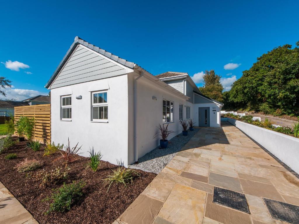a white house with a driveway at Chestnut Cottage - Uk11846 in Saltash