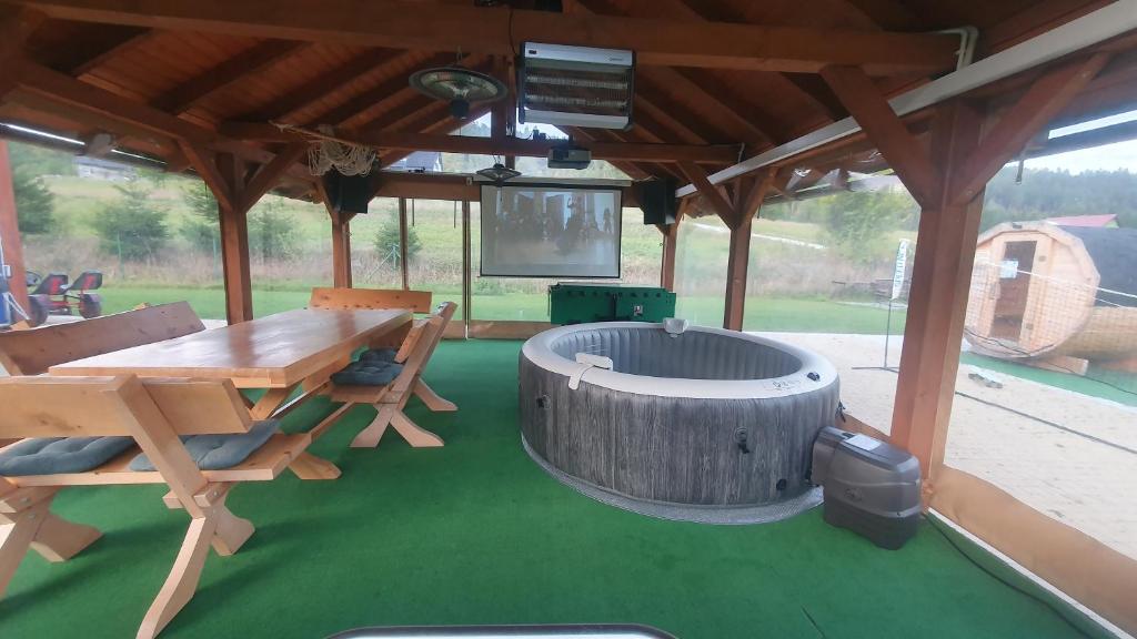 Fotografia z galérie ubytovania Domek w Górach Sowich "Go Sowie" Jacuzzi Basen Sauna v destinácii Ludwikowo