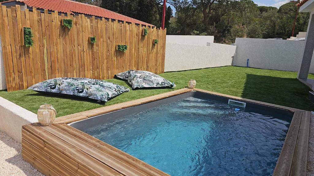 a swimming pool with two pillows in a backyard at Villa in Passa