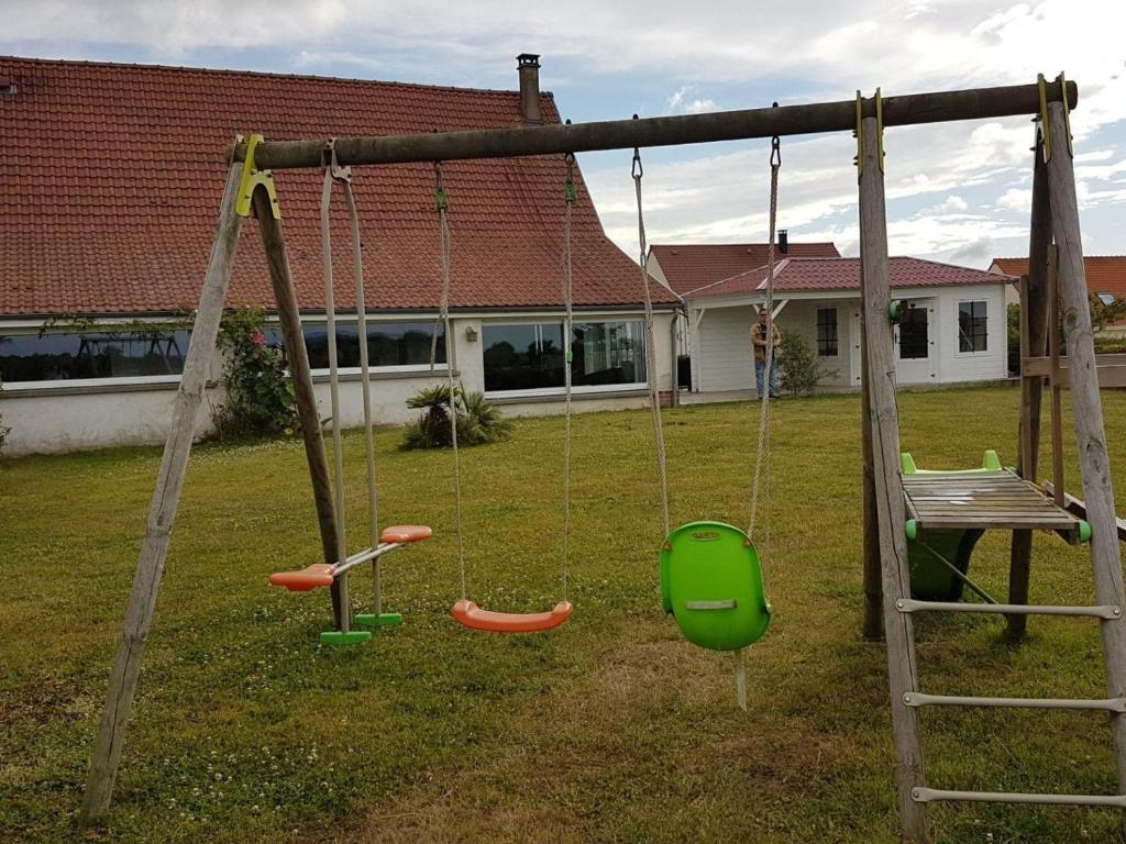 an empty swing set in the yard of a house at Maison de Charme à Samer, 7 pers, Grand Jardin, Poêle à Bois, WIFI, Proche Boulogne sur Mer - FR-1-376-115 in Samer