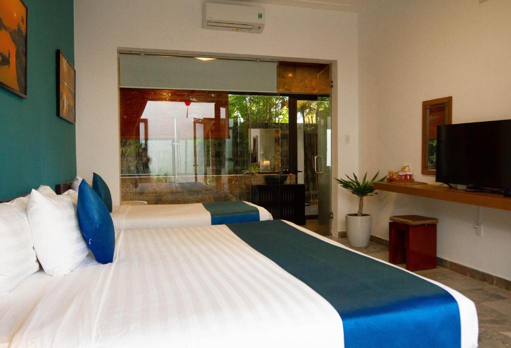 Postel nebo postele na pokoji v ubytování Hilary Boutique Villa Hội An