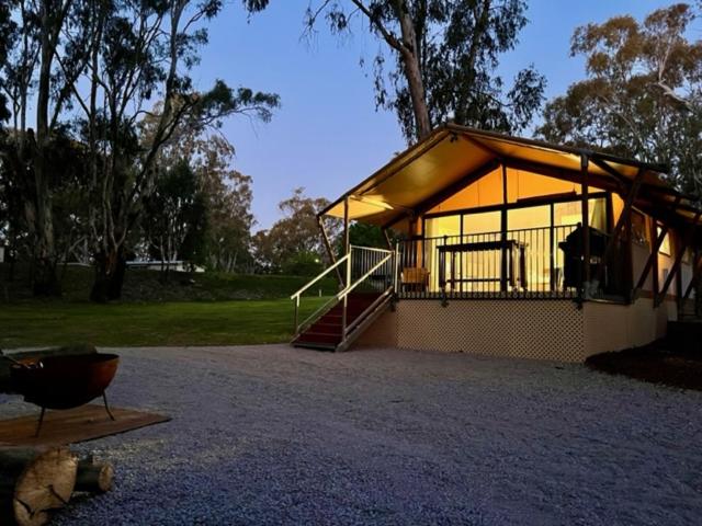 4 stars hotel in Deniliquin