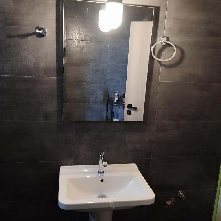 Koupelna v ubytování STUDIOS POSEIDONIA apartments 50 & 70 sqm with sea view