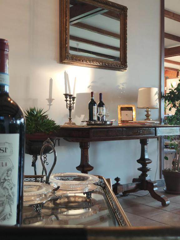 Tenuta Bussete Country Hotel italokat is kínál
