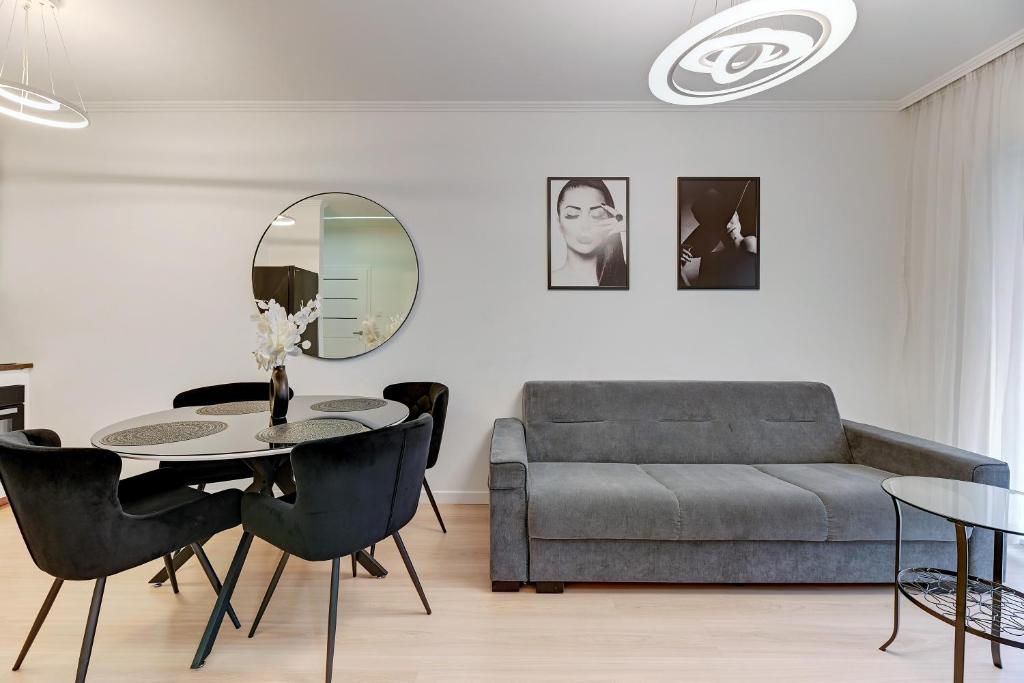 Posedenie v ubytovaní Grano Residence - Pool, Sauna, SPA & Parking by Downtown Apartments