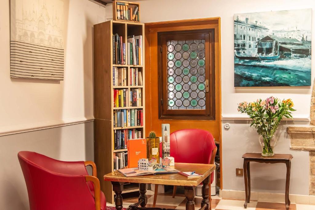 Hotel La Fenice et Des Artistes - Resim 42