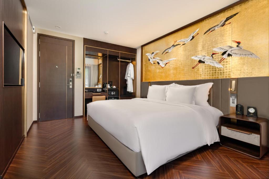 Postel nebo postele na pokoji v ubytování Sea Stars Cruise Ha Long