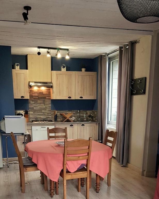 Kuchyňa alebo kuchynka v ubytovaní Gîte familial en pleine nature