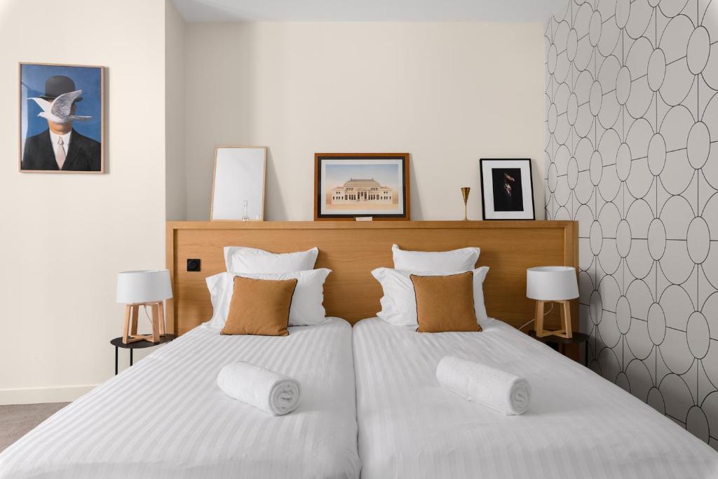 Postel nebo postele na pokoji v ubytování Le Phénix Hôtel