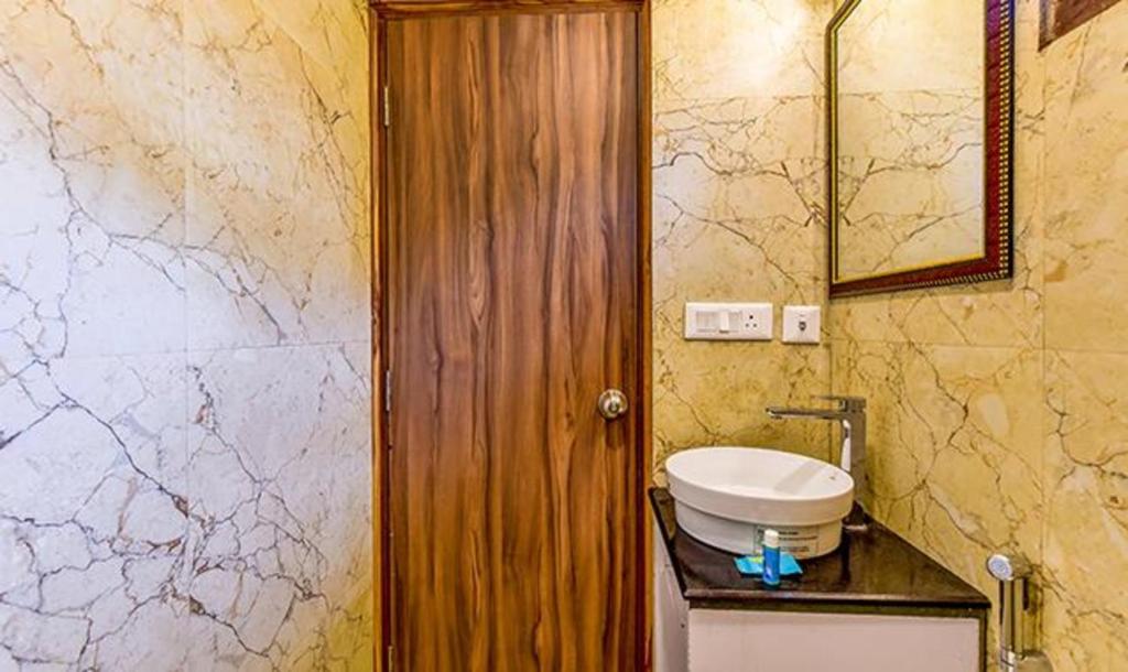 Bagno di FabExpress Clock View 500M From The Mall Road