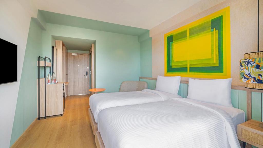 Cama o camas de una habitación en ibis Styles Goa Vagator - An Accor Brand
