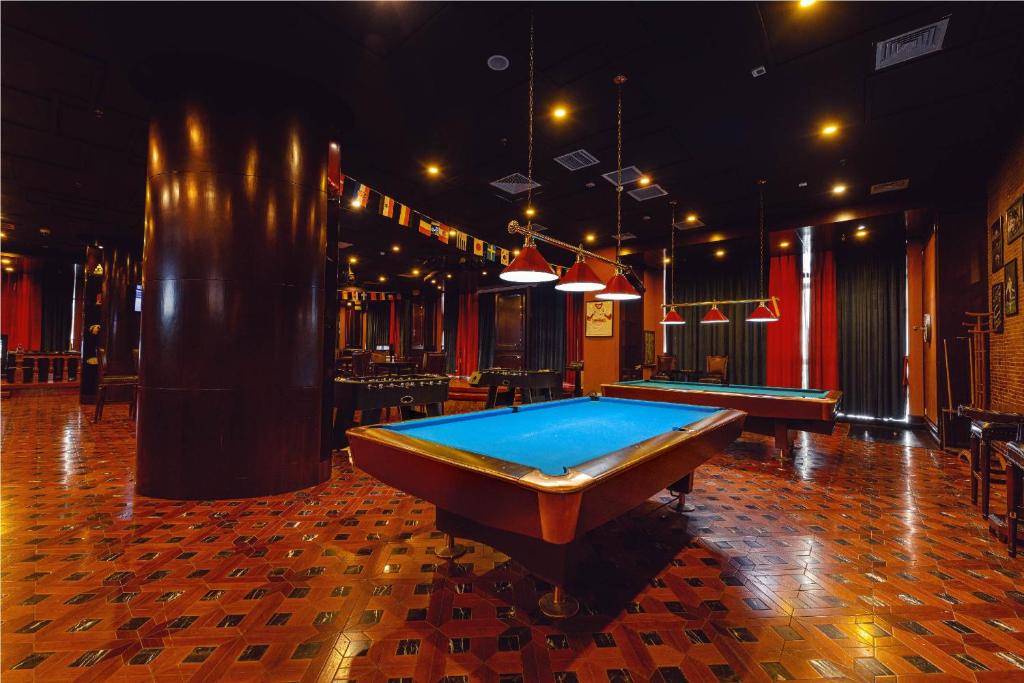 Biliár nebo kulečník v ubytování Hotels & Preference Hualing Tbilisi