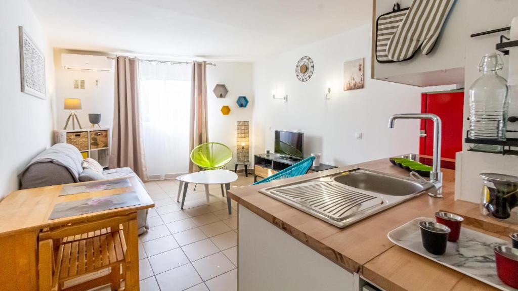 a kitchen with a sink and a counter top at Ti jacques location - Saint-Gilles les bains - studio pour 2 personnes in Saint-Paul