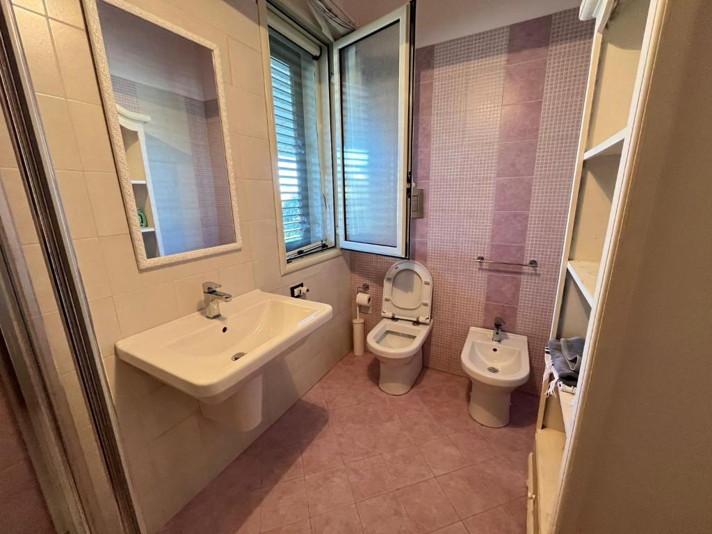 A bathroom at Summer house