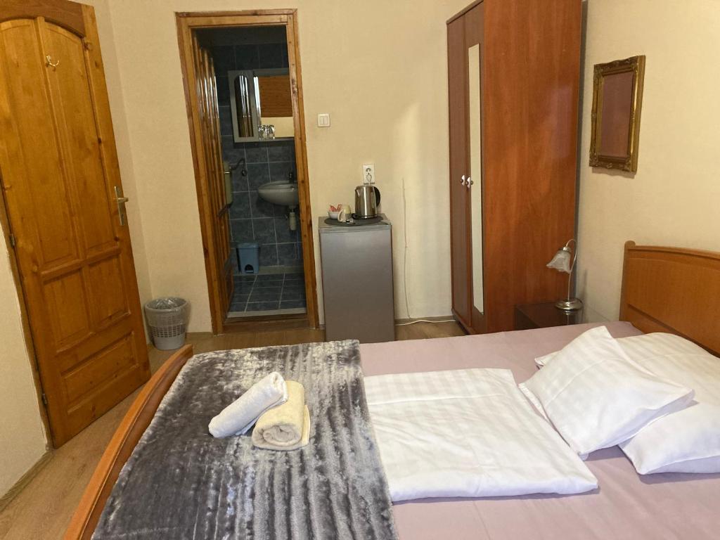 Postel nebo postele na pokoji v ubytování Retro Panzió