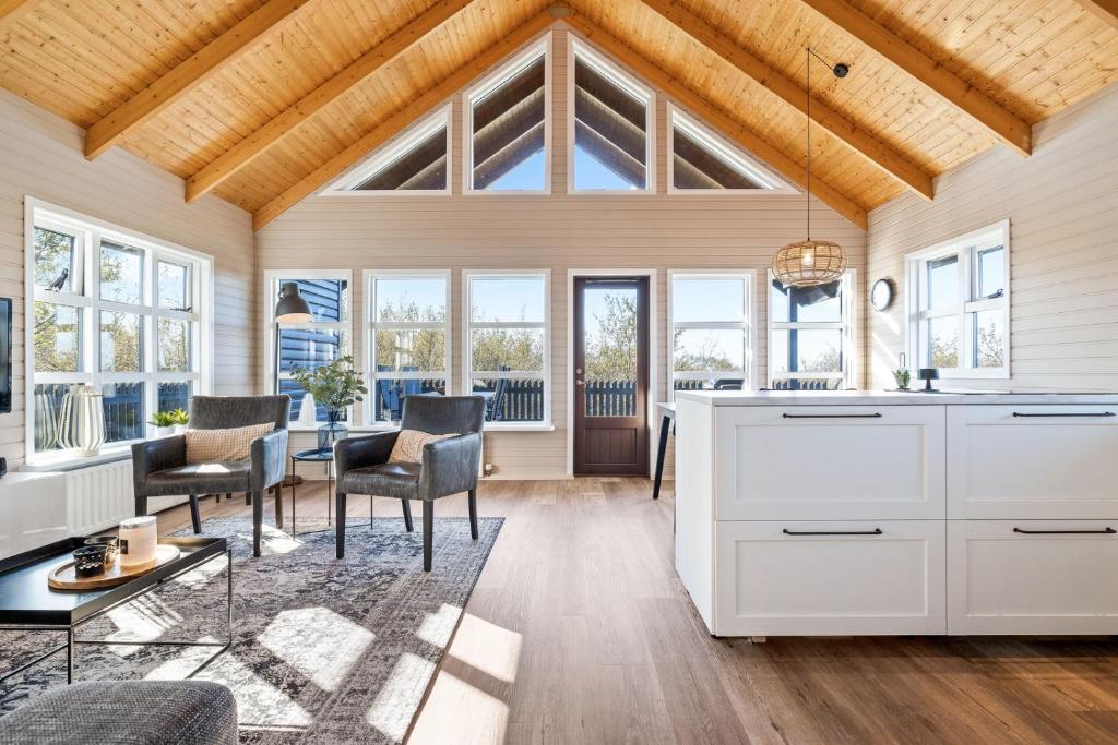 a kitchen and living room with a vaulted ceiling at Cosy Cabin on the Golden Circle in Selfoss