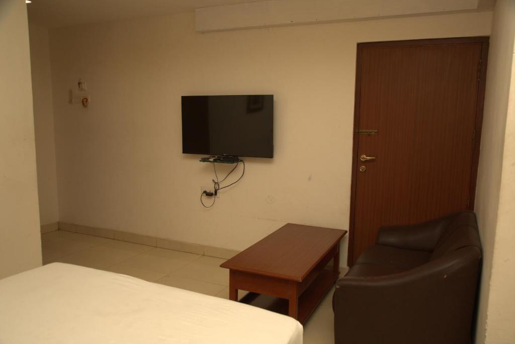 TV a/nebo společenská místnost v ubytování Kings Hotel Egmore